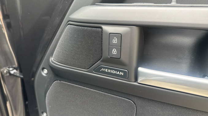 Land Rover Defender 3.0 D250 X-Dynamic SE 90 3dr Auto Diesel Estate - Image 38